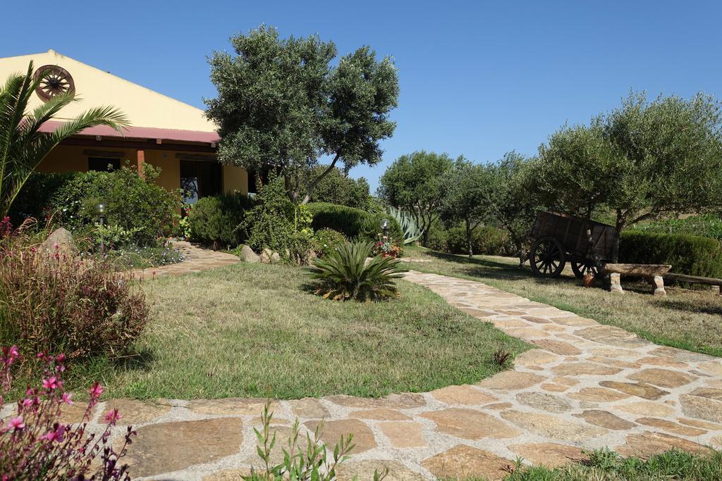 Agriturismo Campesi Casale Tra Le Vigne Aglientu Esterno foto